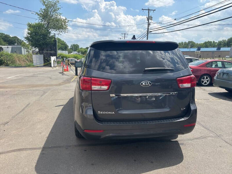 2017 Kia Sedona LX