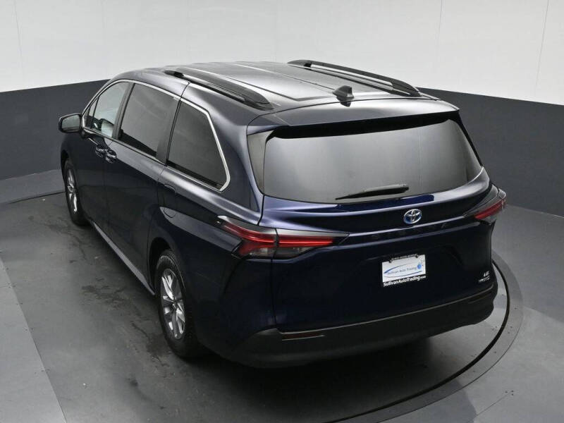 2022 Toyota Sienna LE 8-Passenger