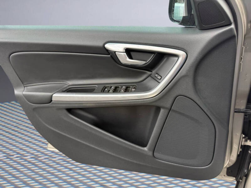 2015 Volvo S60 T5 Drive-E Platinum
