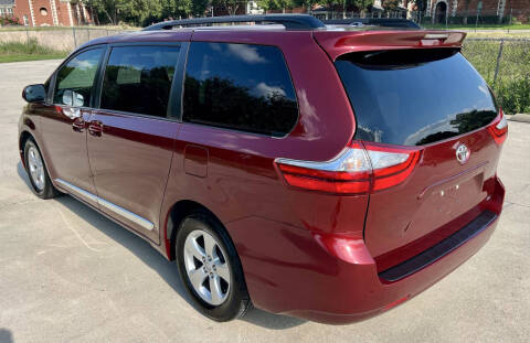 2015 Toyota Sienna LE 8-Passenger