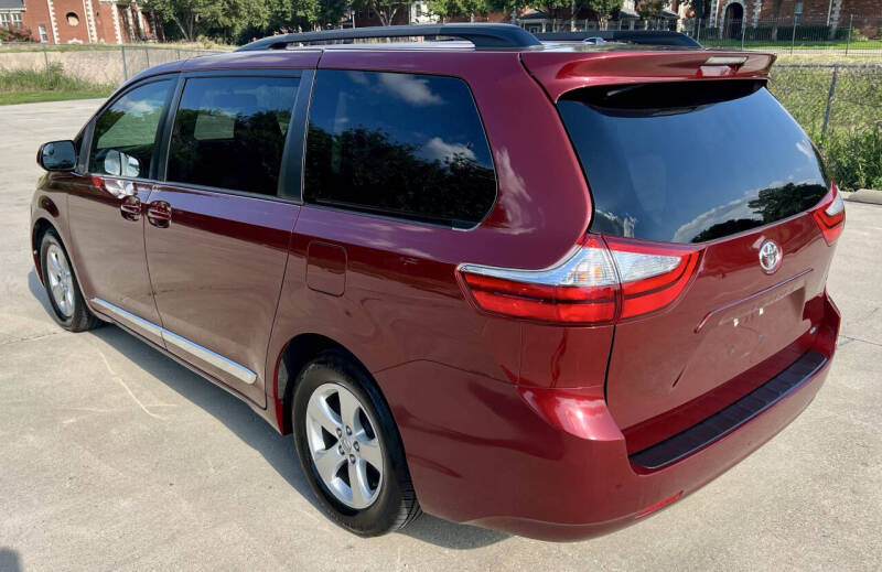 2015 Toyota Sienna LE 8-Passenger