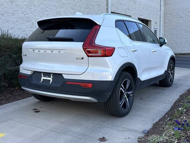 2025 Volvo XC40 B5 Core Bright Theme