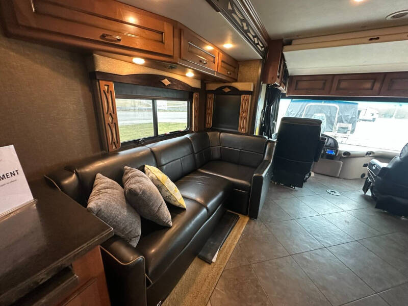 2015 Fleetwood RV Excursion 35B