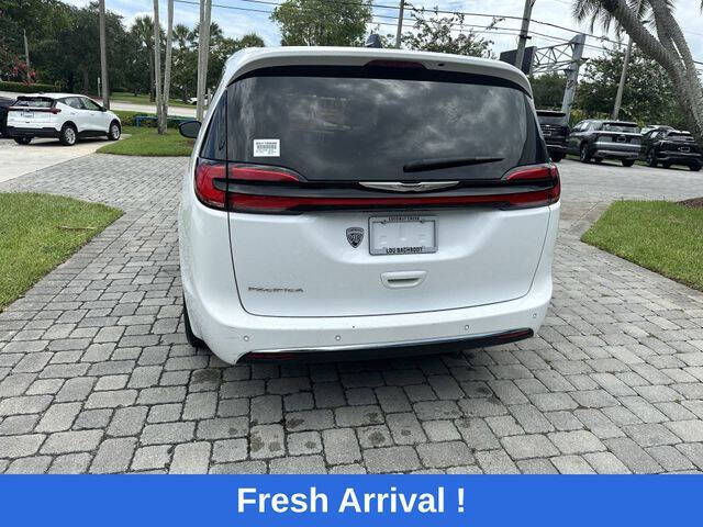 2024 Chrysler Pacifica Touring