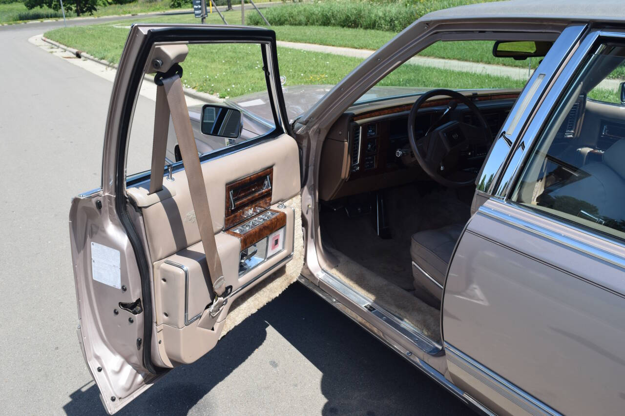 1991 Cadillac Brougham 202