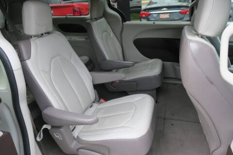 2017 Chrysler Pacifica Touring-L