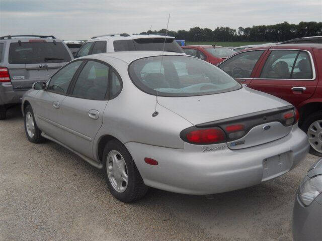 1998 Ford Taurus SE