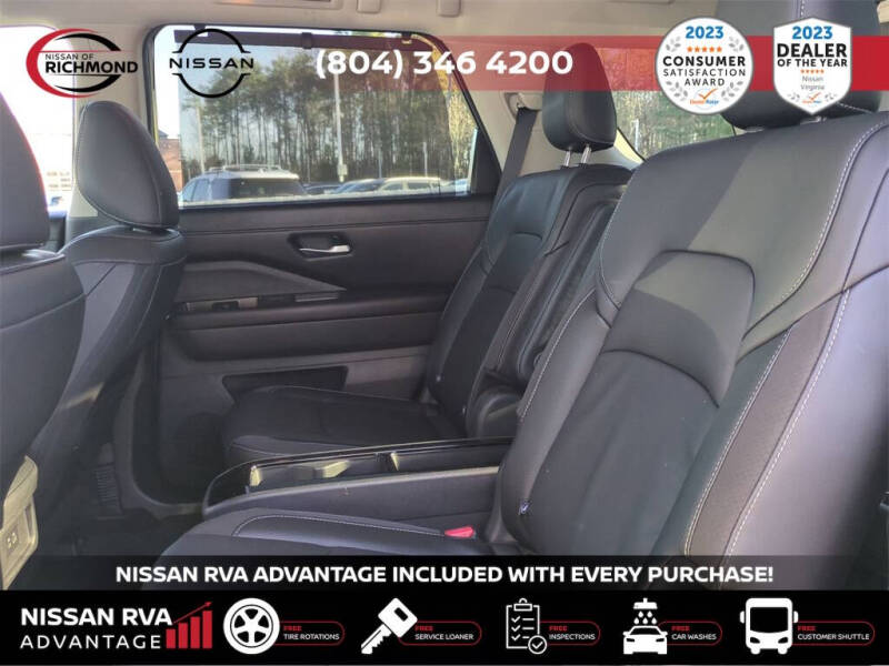 2025 Nissan Pathfinder SL