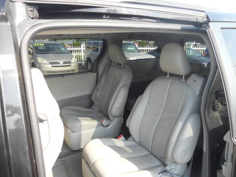 2012 Toyota Sienna XLE 7-Passenger