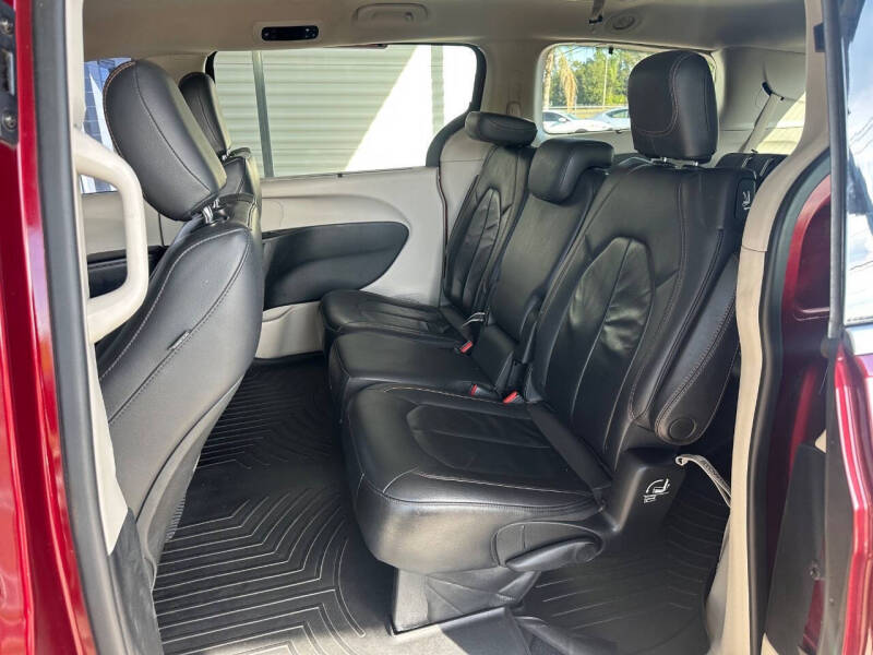 2017 Chrysler Pacifica Touring-L