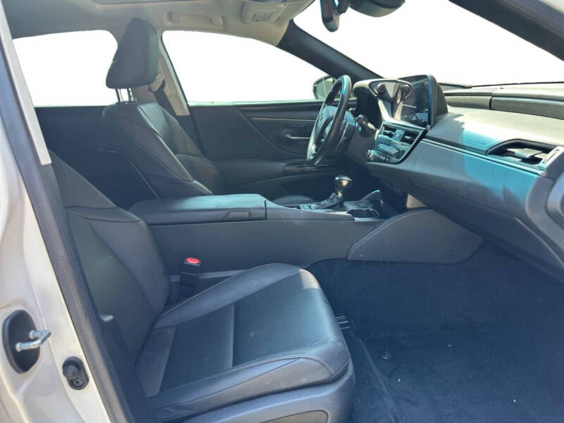2023 Lexus ES 300h