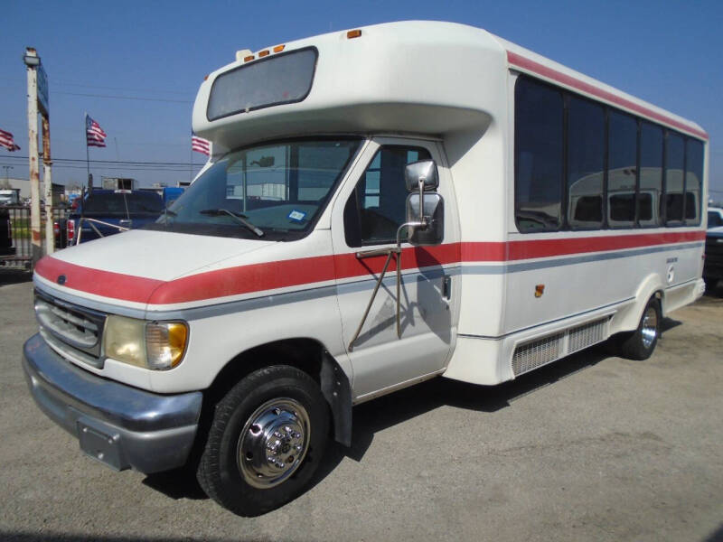 2001 Ford Econoline's photo