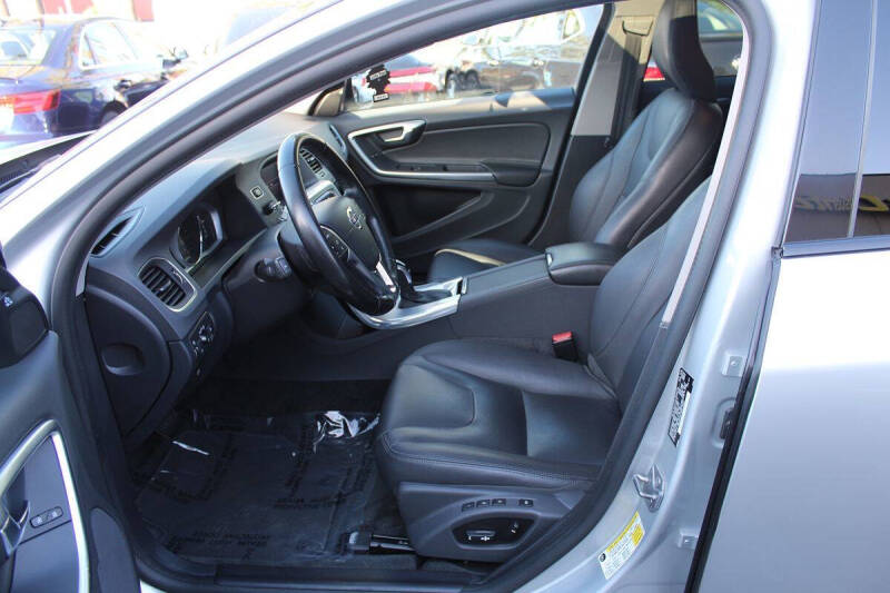 2018 Volvo V60 Cross Country T5 Premier