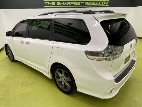 2017 Toyota Sienna SE Premium 8-Passenger