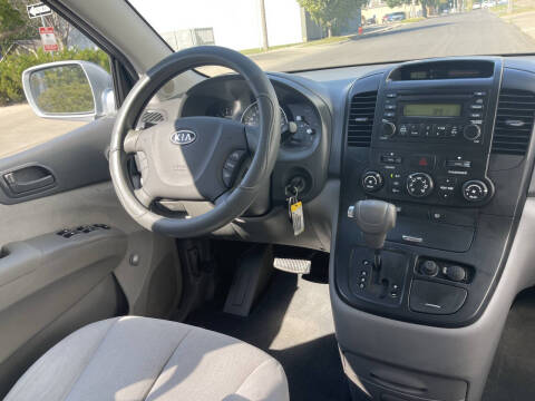 2008 Kia Sedona LX
