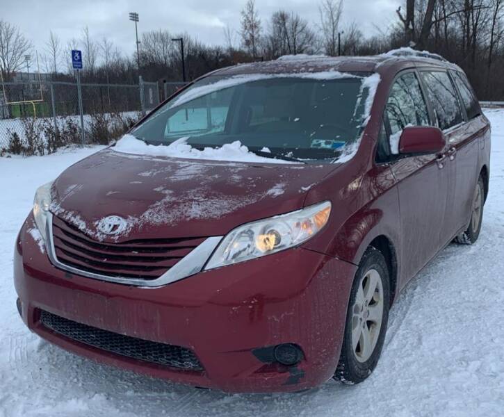 2015 Toyota Sienna for sale at The Bengal Auto Sales LLC in Hamtramck MI