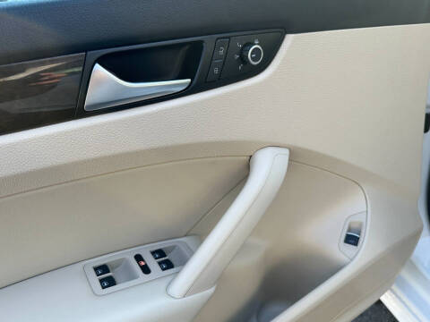 2015 Volkswagen Passat 1.8T SEL Premium