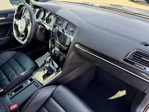 2017 Volkswagen Golf R 4Motion