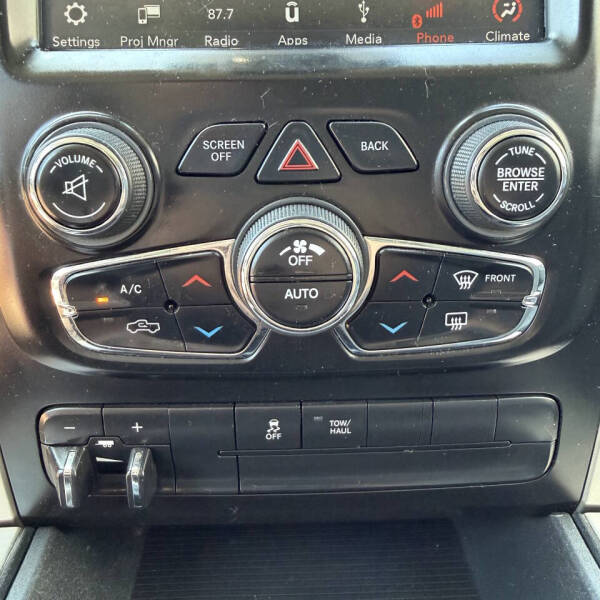 2018 RAM 1500 SLT