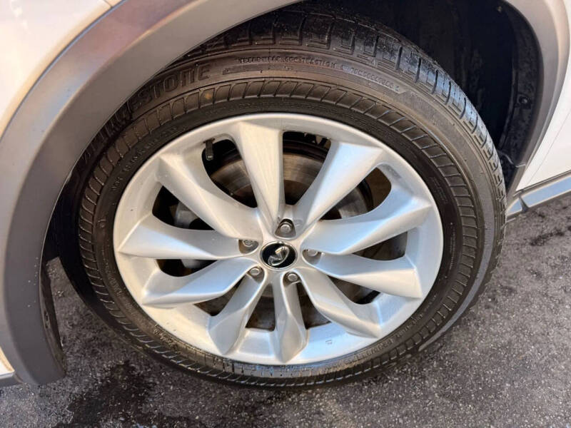 2019 Infiniti QX50 Essential