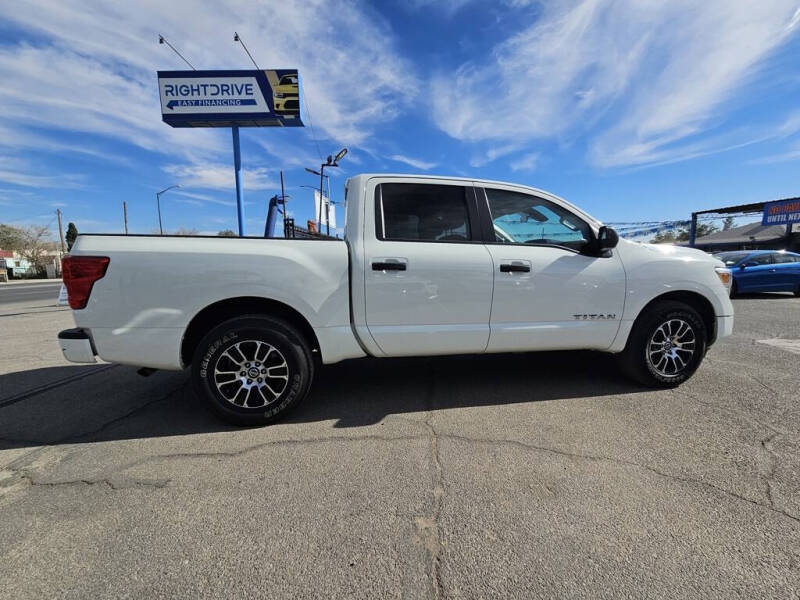 2022 Nissan Titan SV