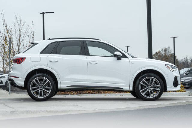 2022 Audi Q3 quattro S line Prem Plus 45 TFSI
