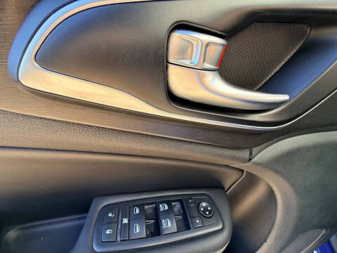 2017 Chrysler 200 Limited Platinum