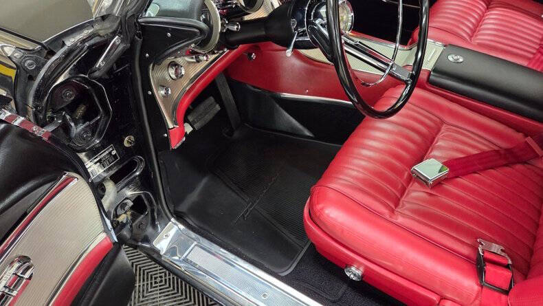 1962 Ford Thunderbird