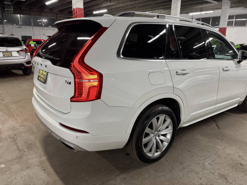 2016 Volvo XC90 T6 Momentum