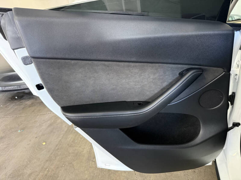 2022 Tesla Model Y Long Range - Photo 27