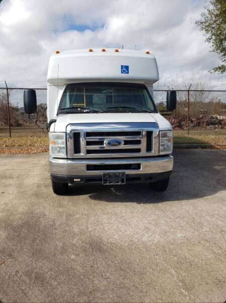 2013 Ford E-450 Shuttle Bus for sale at Allied Fleet Sales in Saint Louis MO