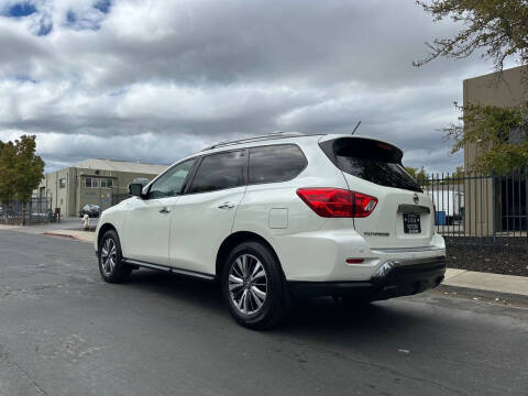 2018 Nissan Pathfinder SV