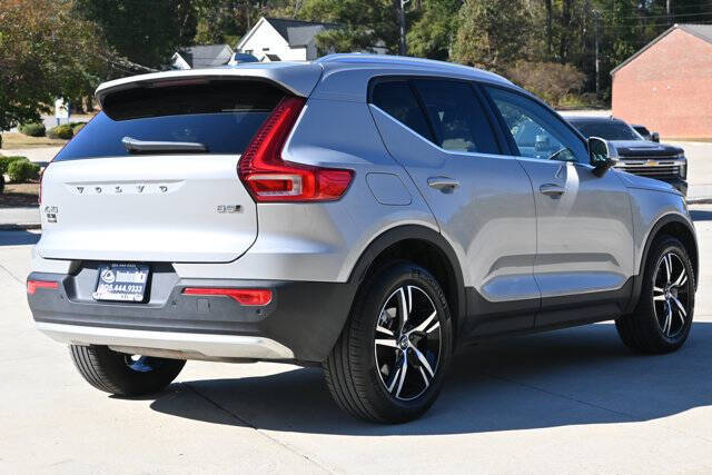 2025 Volvo XC40 B5 Core Bright Theme