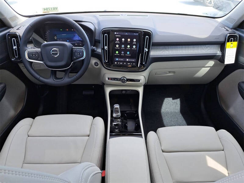 2026 Volvo XC40 B5 Plus