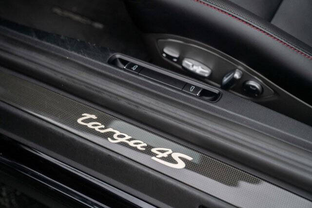 2018 Porsche 911 16