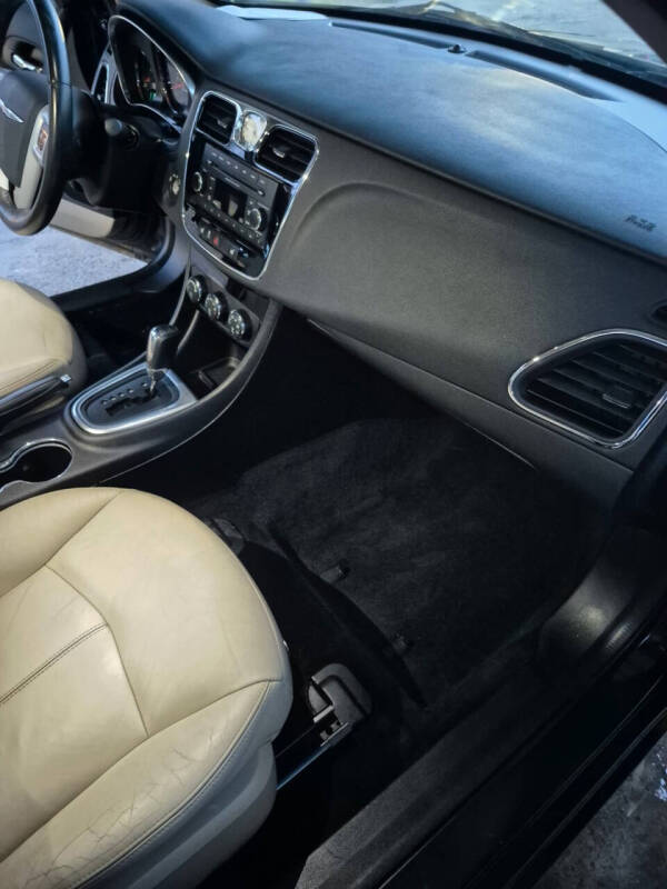 2013 Chrysler 200 Limited