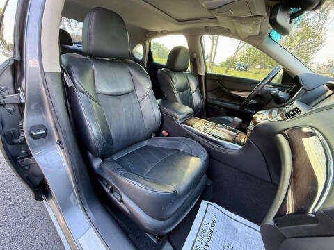 2015 Infiniti Q70 3.7