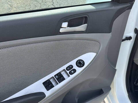 2012 Hyundai Accent GS