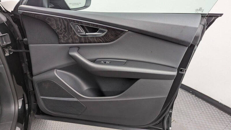 2022 Audi Q8 quattro Premium Plus 55 TFSI