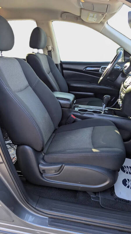 2019 Nissan Pathfinder SV