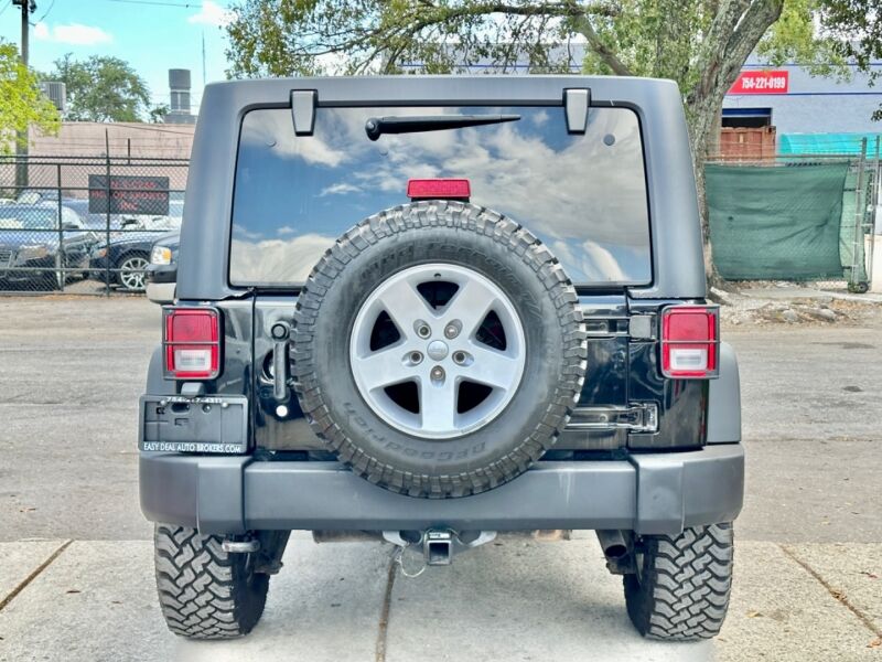 2012 Jeep Wrangler Unlimited  - $20,995