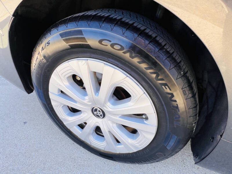 2020 Toyota Prius LE