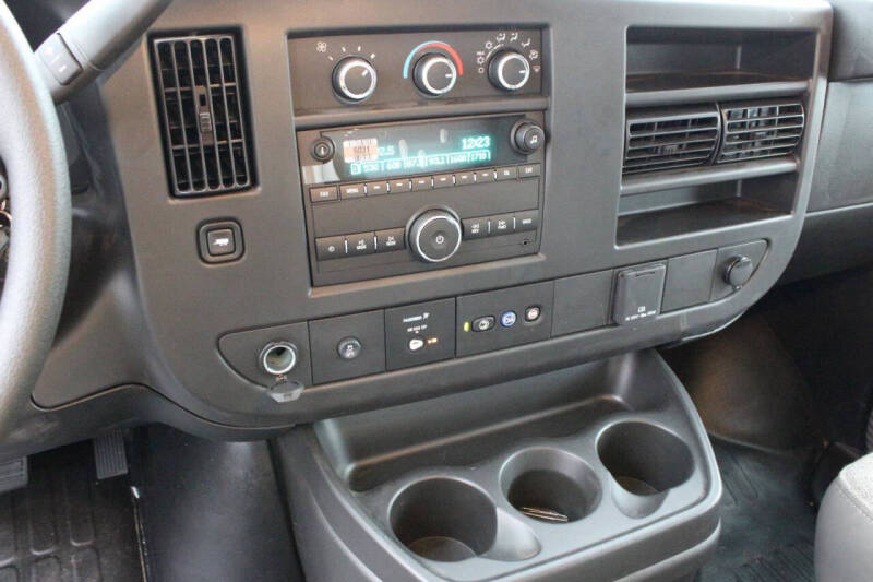 2025 Chevrolet Express 3500