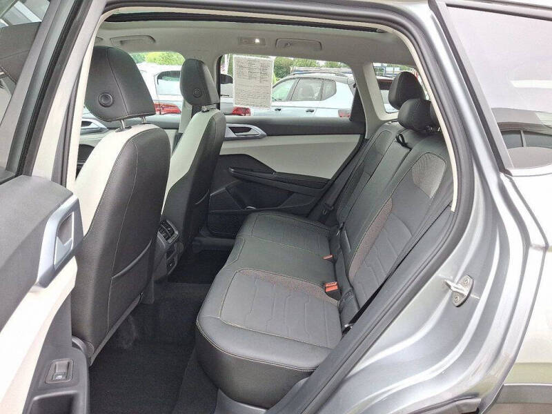 2025 Volkswagen Taos SE 4Motion