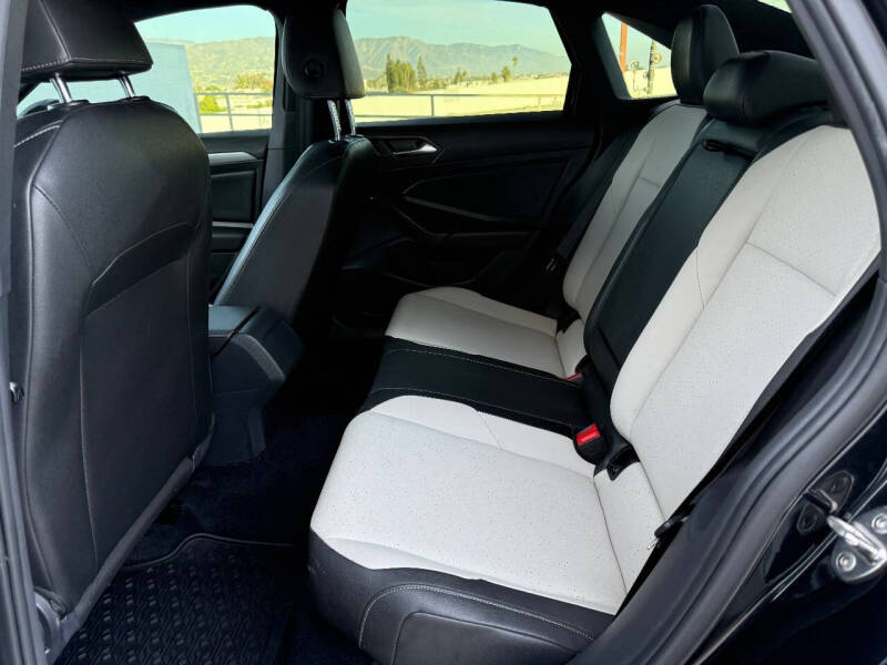 2019 Volkswagen Jetta R-Line