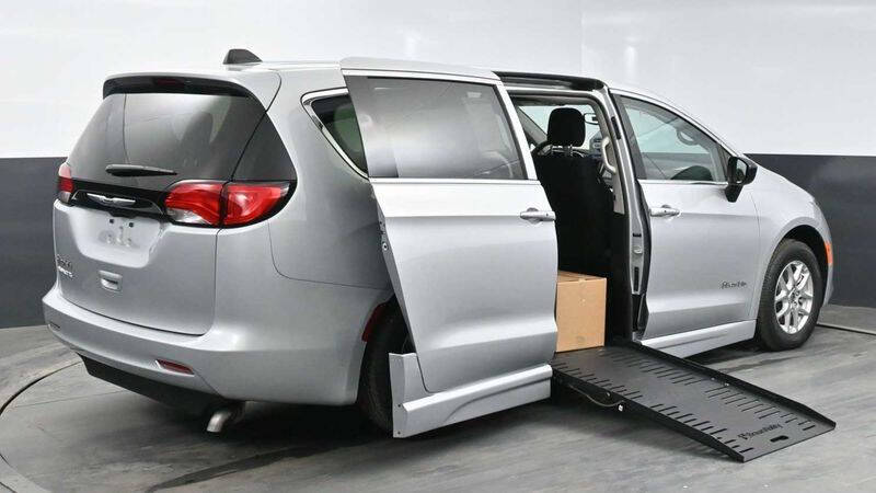 2024 Chrysler Voyager LX