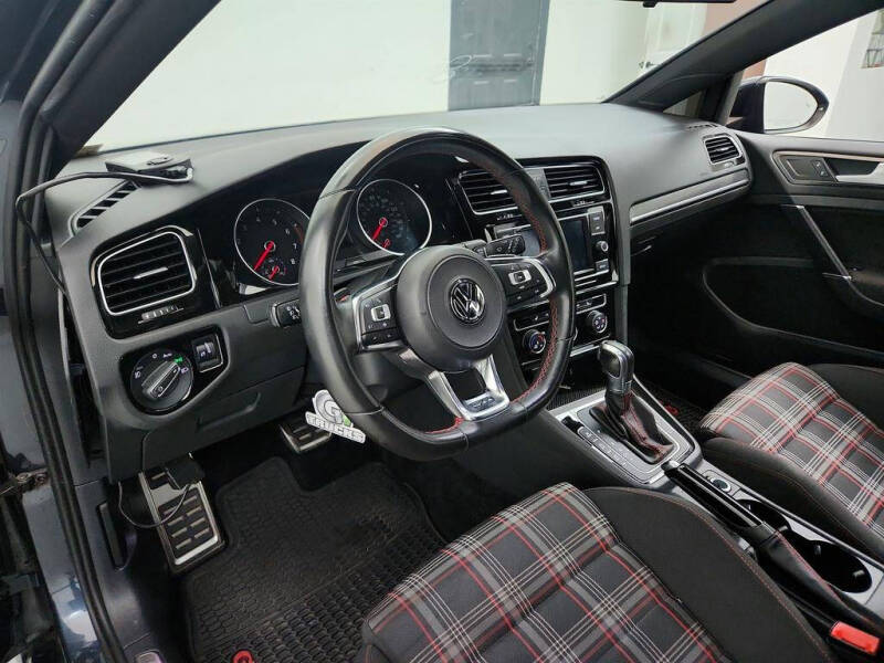 2019 Volkswagen Golf GTI SE