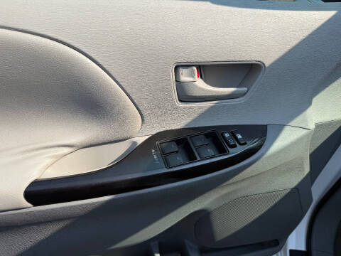 2011 Toyota Sienna Base 7-Passenger
