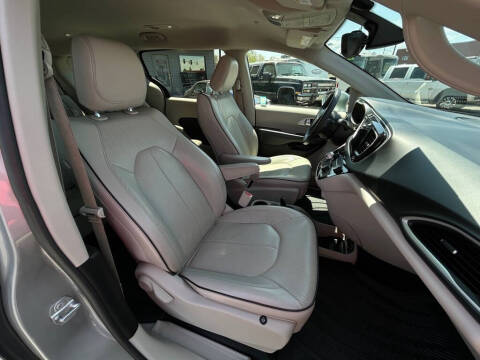 2017 Chrysler Pacifica Hybrid Touring Plus