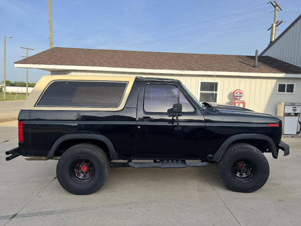 1985 Ford Bronco 14